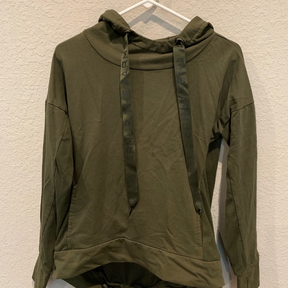 Jessica Simpson work out sweatshirt